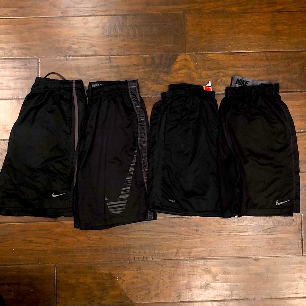 Men’s XL lot of Black Nike shorts 4 pairs!